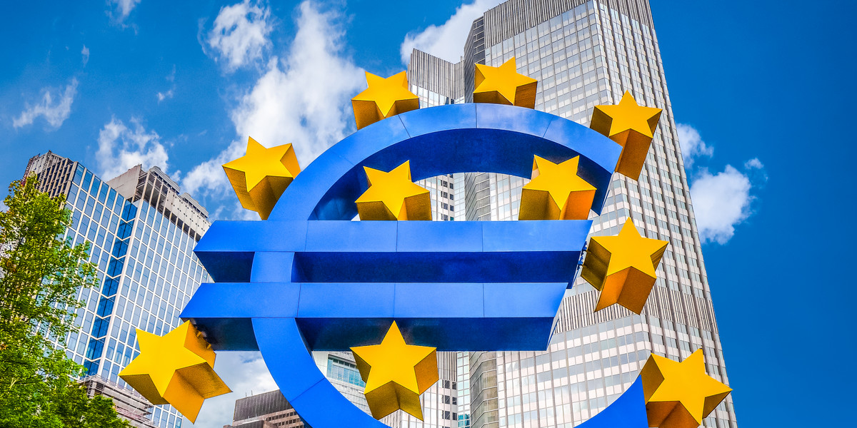 Z Europejskiego Banku Centralnego dobiegają ostatnio sprzeczne głosy, ale donioślejsze były raczej te jastrzębie, optujące za dalszymi podwyżkami stóp procentowych w dwóch, a być może nawet trzech krokach. 