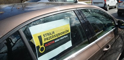 Strajk samochodowy przedsiębiorców w Warszawie. Nie zgadzają się na "tarczę antykryzysową"