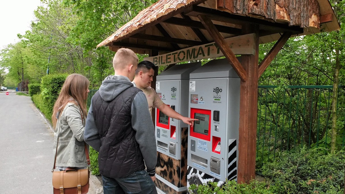 W Miejskim Ogrodzie Zoologicznym w Płocku (Mazowieckie) zamieszkały nowe gatunki zwierząt zagrożonych wyginięciem – małpiatka lori mały, występująca w lasach deszczowych południowo-wschodniej Azji i trzy papugi konury złote, zamieszkujące lasy części Ameryki Płd.