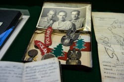 Eksponaty po żołnierzach PSZ na Zachodzie zaprezentowane w Dowództwie Garnizonu Warszawa. ZDJĘCIA