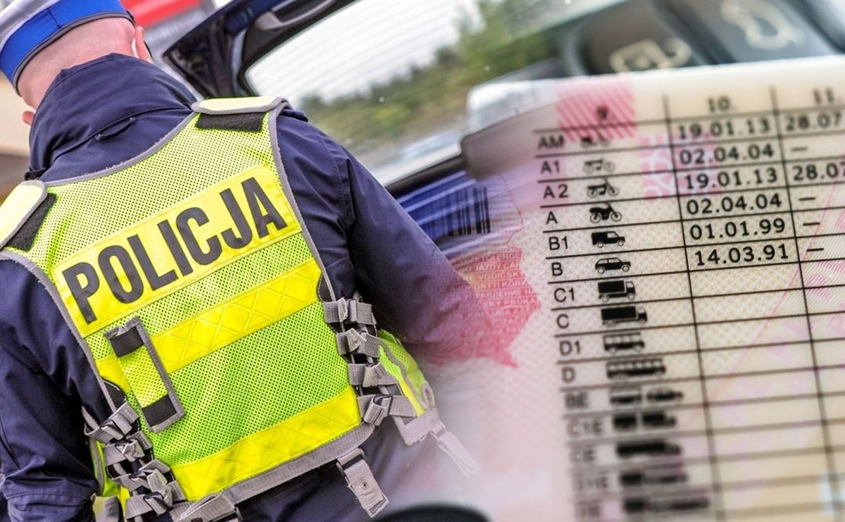 Policjant kontrolujący kierowcę i sprawdzający jego prawo jazdy