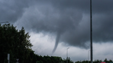 Noc grozy w USA. Tornado uwięziło 50 osób w budynku