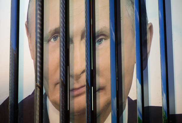 Plakat wyborczy Władimira Putina na ruchomym billboardzie w Moskwie
