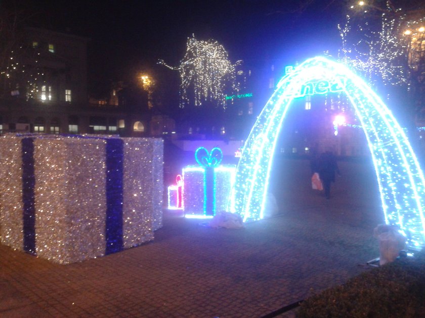 Iluminacja świąteczna na placu Wolności