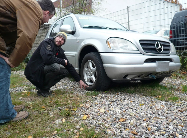 Jak sprowadzić auto z zagranicy? Ile kosztuje rejestracja samochodu sprowadzonego z UE i spoza UE?