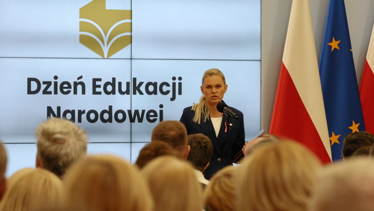 Ile naprawdę pracują nauczyciele? Fakty i mity o czasie pracy i zarobkach pedagogów