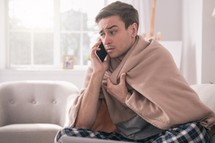 Bierzesz L4 na weekend? Można zyskać pieniądze, ale jest ryzyko. Sprawdź, komu to się opłaca