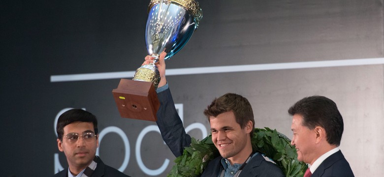 Mistrz świata w szachach usnął podczas... gry. Magnus Carlsen mimo tego wygrał