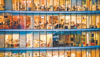 Finansiści i IT wracają do biur