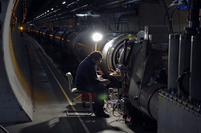 Naukowcy z CERN: po bozonie Higgsa czas na antymaterię