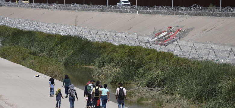 Zbrodnia w Meksyku. 11 policjantów zabiło 17 migrantów, ciała spalili