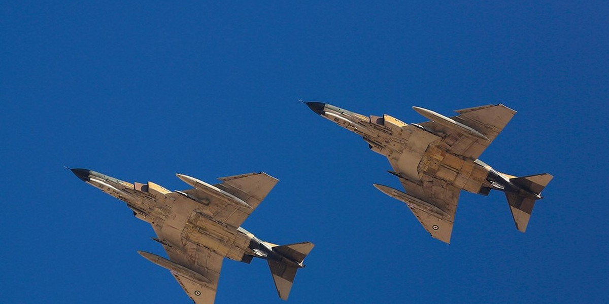 Irańskie myśliwce w powietrzu