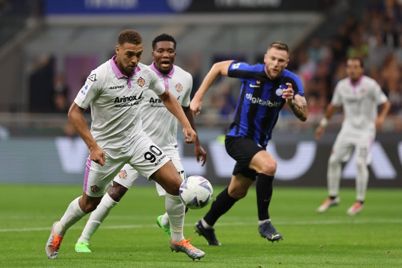 Cyriel Dessers (à gauche) espère obtenir une autre invocation des Super Eagles