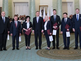 Prezydent Andrzej Duda oraz nowo powołani ministrowie - Jacek Sasin, Marian Banaś, Elżbieta Witek, Bożena Borys-Szopa, Dariusz Piontkowski, Michał Dworczyk i Michał Woś. Warszawa, 4 czerwca 2019 r.