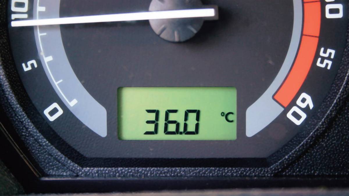 36 stopni na zewnątrz oznacza, że w kabinie może być niemal dwa razy cieplej!