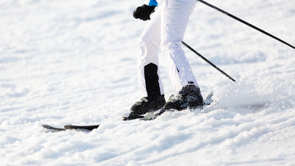 Stacja organizuje "rekreacyjny kurs jazdy na nartach i snowboardzie"