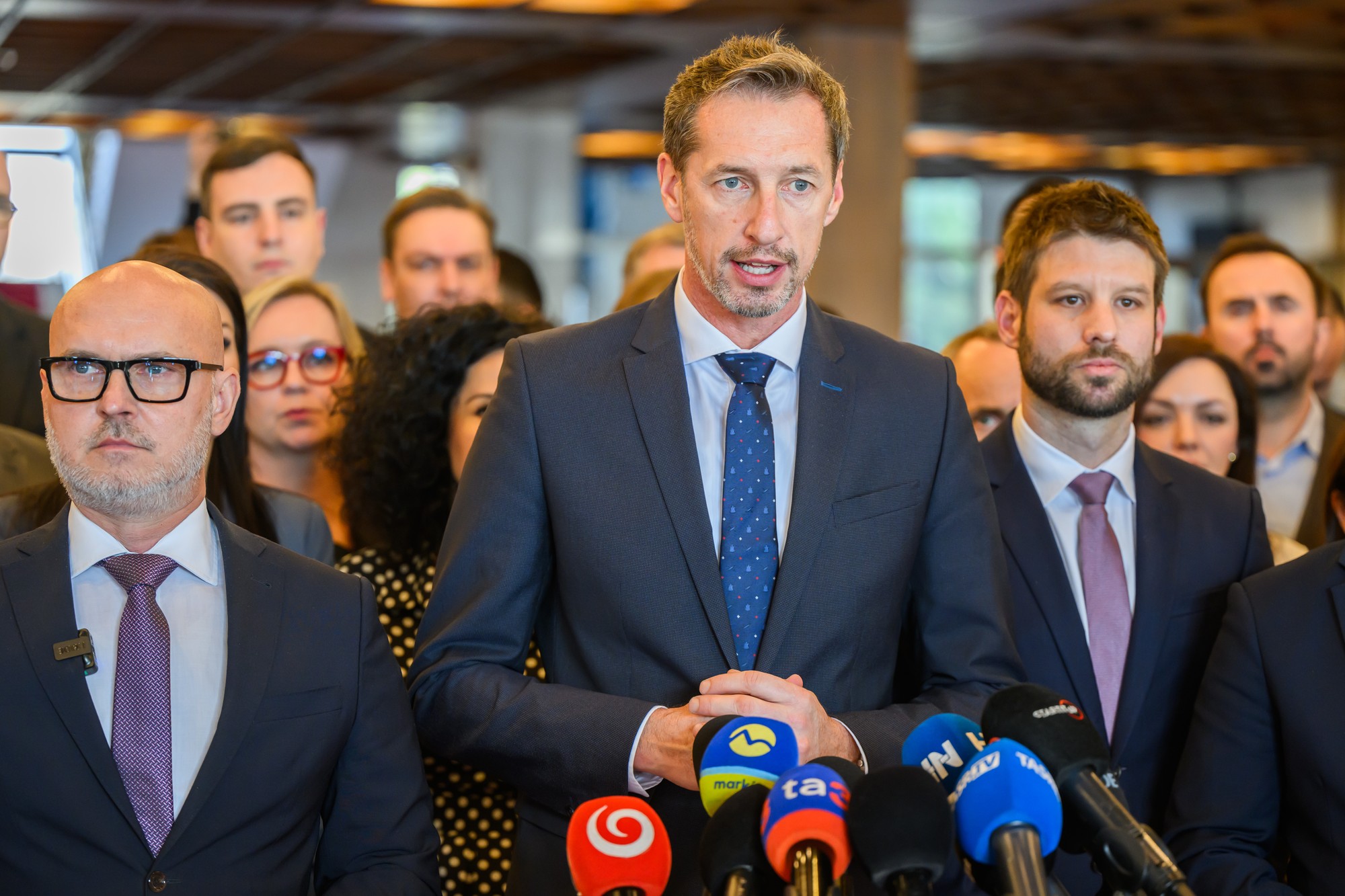 Zľava poslanci NRSR Branislav Gröhling (SaS),  Milan Majerský (KDH)  a Michal Šimečka (Progresívne Slovensko).