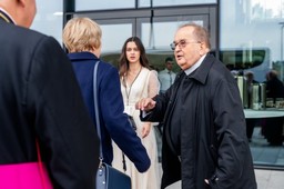 miecz z czasów mieszka i? prokuratura zajęła się prezentem dla o. rydzyka