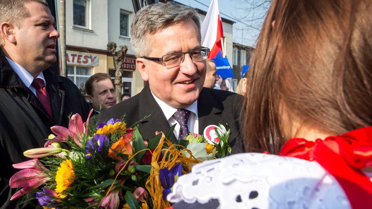 Ubiegający się o reelekcję Bronisław Komorowski przekonywał, że w kraju wszystko zmienia się na lepsze, lecz nie wszyscy chcą to widzieć. Kandydat PiS Andrzej Duda poparł pomysł utworzenia unijnej armii, ale tylko w ramach NATO.