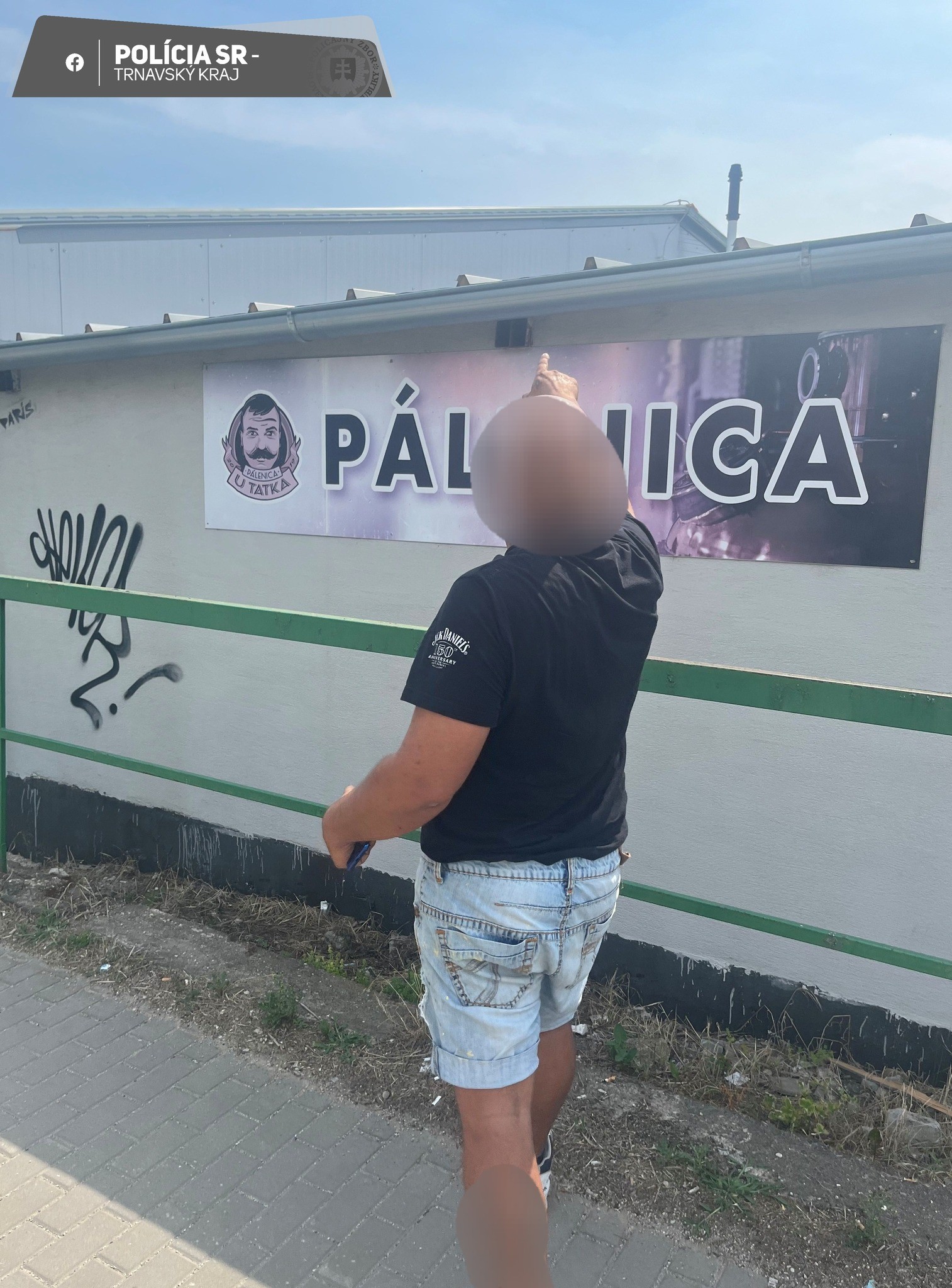 35-ročný muž pracoval v nemocnici ako brigádnik v externej firme na maliarske práce.