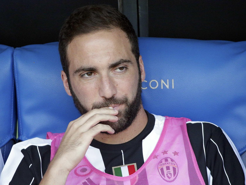 Gonzalo Higuain najbardziej przepłaconym piłkarzem lata. Juventus zapłacił za niego o 24 mln za dużo