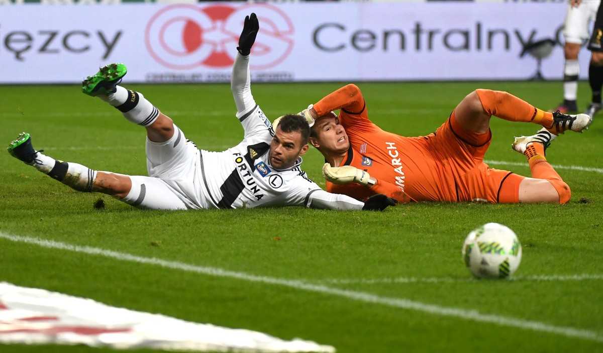 Lotto Ekstraklasa: Legia na fali. Mistrzowie Polski ograli Cracovię i gonią lidera