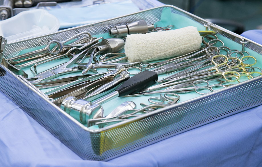 Rodu używa się m.in. przy produkcji narzędzi chirurgicznych