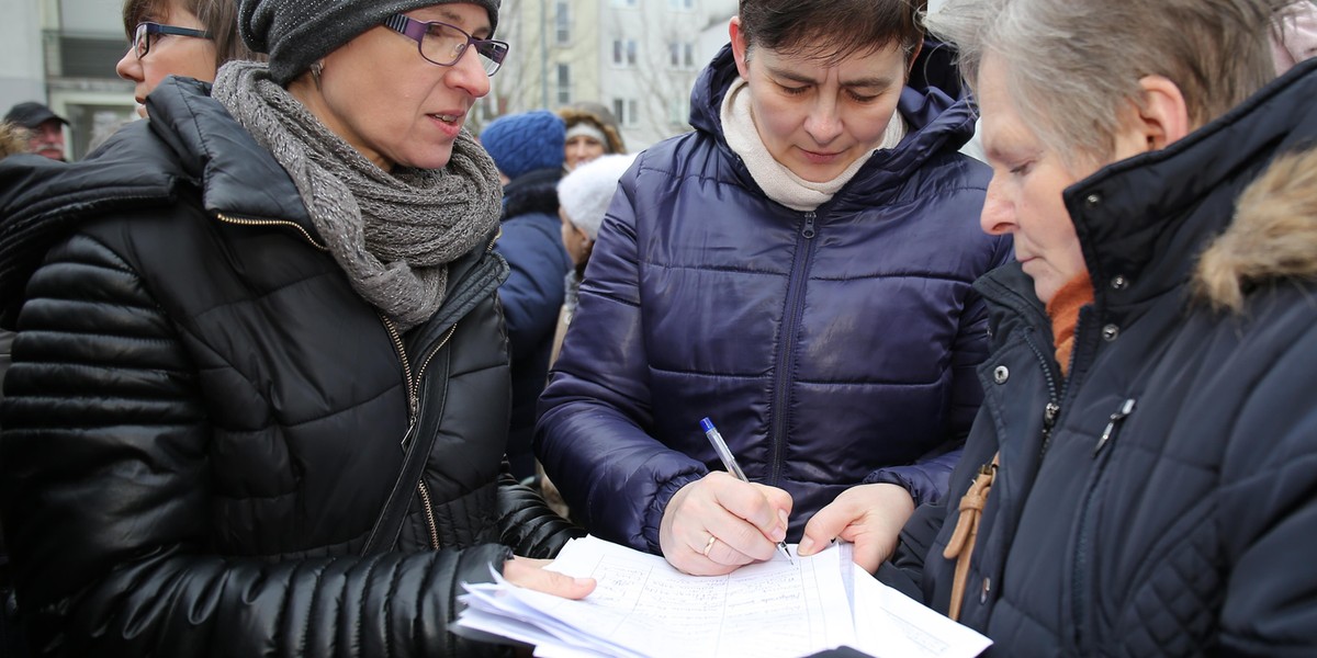 Protest mieszkańców Olechowa w sprawie podwyżki czynszu 