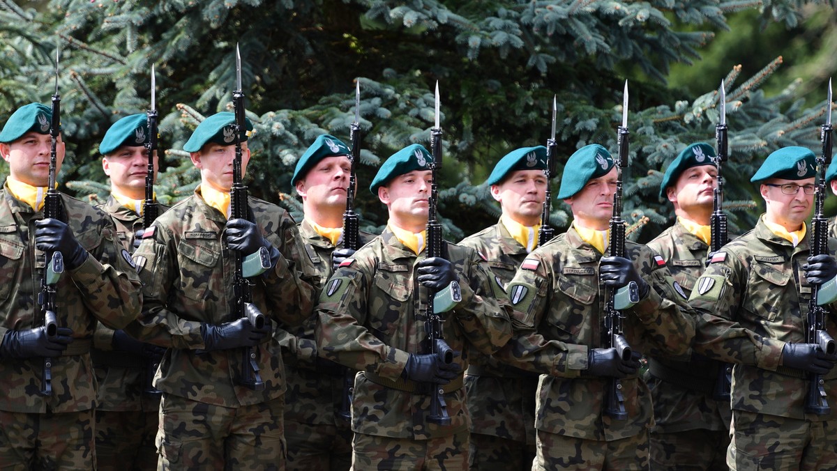 Pamiętamy o tych, którzy tamtą ciężką walkę i całą okrutną wojnę przeżyli - napisał w liście do uczestników uroczystości 74. rocznicy Forsowania Odry prezydent RP Andrzej Duda.