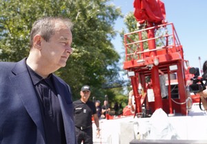 Ivica Dačić  obilazak  vatrogasnog broda 