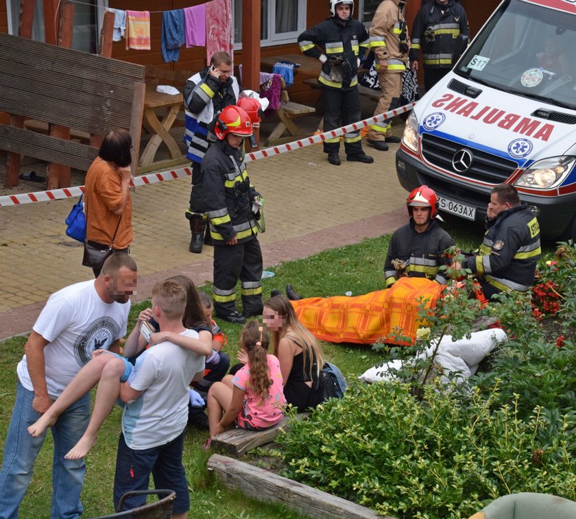 Balkon runął z dziećmi. Sześcioro nastolatków rannych