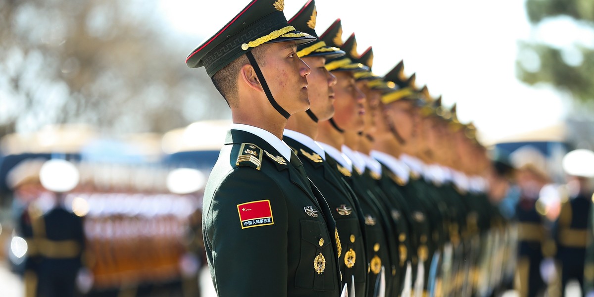 Żołnierze i policjanci zalesić mają w Chinach teren wielkości Irlandii