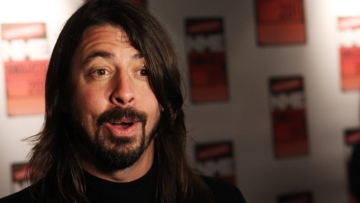 Dave Grohl, lider Foo Fighters nie jest zadowolony z tego, że jego imię pojawiło się na okładce pośmiertnej płyty króla popu "Michael", ponieważ zarejestrowane przez niego partie nie zostały wykorzystane.