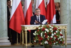 Bronisław Komorowski "gorszy od Hitlera" - prokuratura przesłuchuje audycję w Radiu Maryja