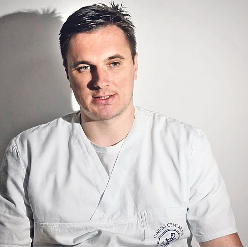 Dr Aleksandar Nikolić