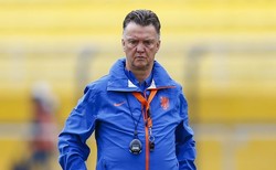 Louis van Gaal krytykuje kluby, które chcą skończyć sezon z powodu koronawirusa