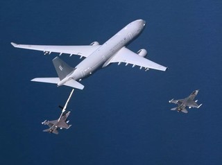 Airbus może budować w Łodzi śmigłowce treningowe. Liczy też, że na sprzedaż powietrznych tankowców WYWIAD