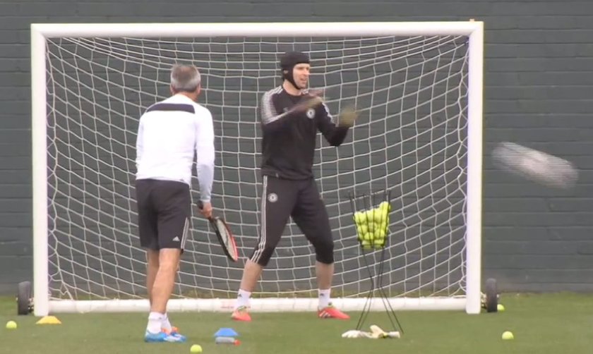 Petr Cech trenuje jak cyrkowiec