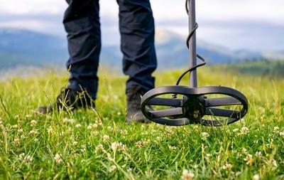 To koniec marzeń o legalnym szukaniu skarbów. Wykrywacze trzeba schować. Przepisy wejdą w życie dopiero w 2027 roku. Być może