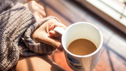 Pijesz kawę z mlekiem? Zaskakujące badania – zobacz, co dzieje się w organizmie