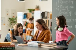 Od 1 sierpnia nauczyciele mogą się starać o wparcie. Podano warunki