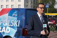 Premier Mateusz Morawiecki podczas konferencji prasowej na ulicy Nowogrodzkiej w Warszawie