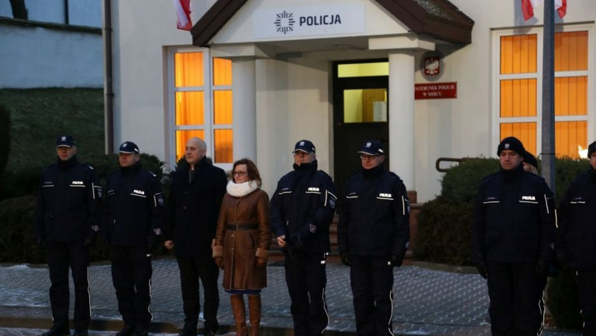 Minister Spraw Wewnętrznych i Administracji Joachim Brudziński uroczyście otworzył dziś Posterunek Policji w Mircu w powiecie starachowickim. To już kolejna miejscowość w regionie świętokrzyskim, w której w ostatnim czasie reaktywowano taką placówkę.