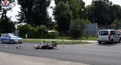 40-letni motocyklista potrącony przez osobówkę w Zamościu. Został poważnie ranny