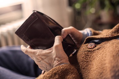 Co z podwyżkami rent i emerytur w 2025 r.? Rząd przyjął minimalną wartość wskaźnika ich waloryzacji