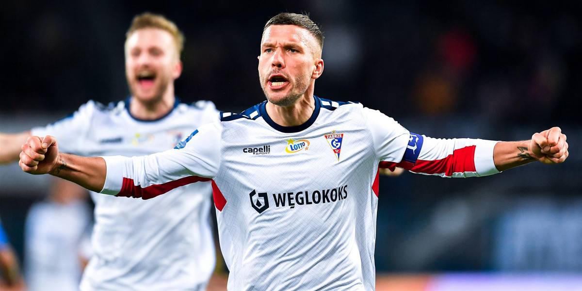 Lucas Podolski czeka na to, co przyniesie przyszłość dla jego ukochanego klubu. 