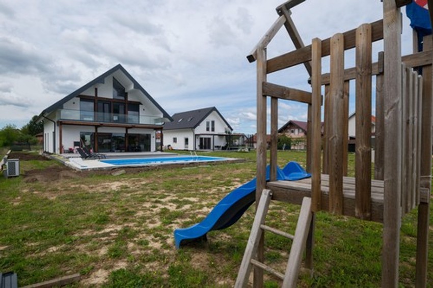 Prodaja nekretnina koje su u vlasništvu države je proces koji nije tipičan