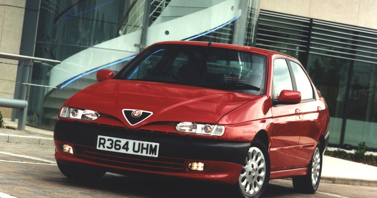 Z Archiwum Auto Świata rodzinna Alfa Romeo 146