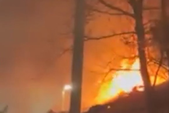 IZGOREO OBJEKAT OD 150 KVADRATA Sve nestalo u buktinji, vatrogasci se borili sa užasnim požarom u Selenči