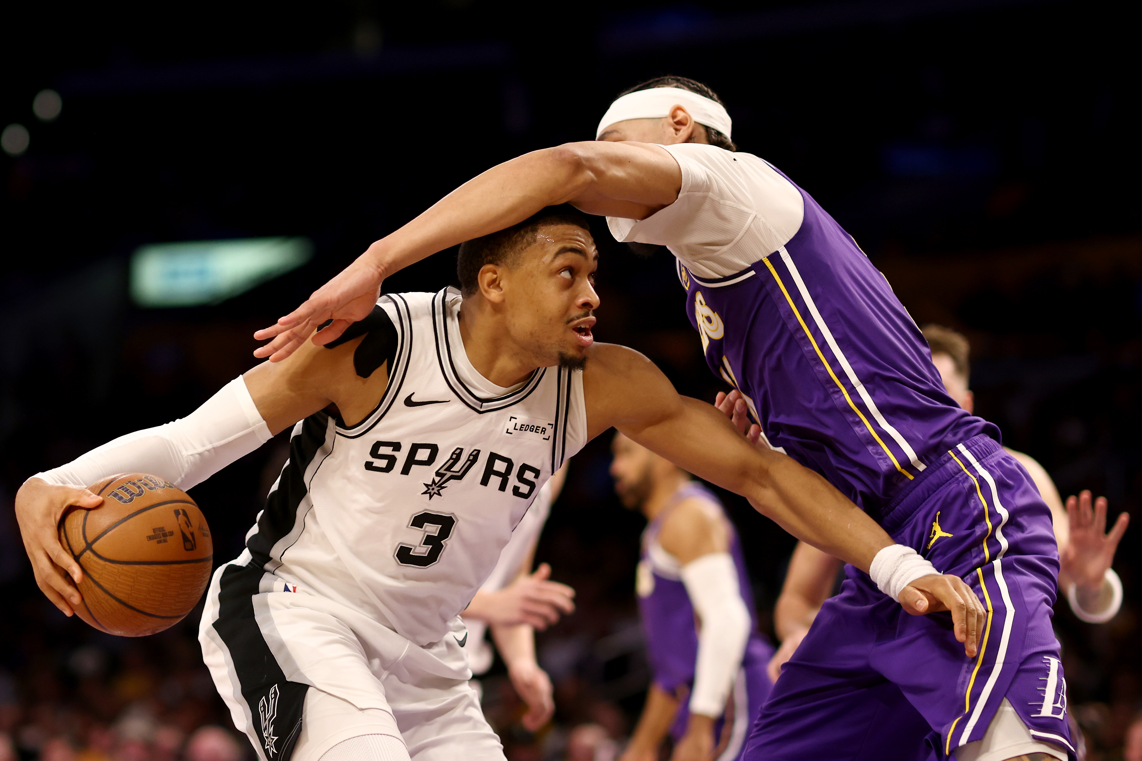 Sans Wembanyama : Les Spurs battent les Lakers et filent en demi-finale